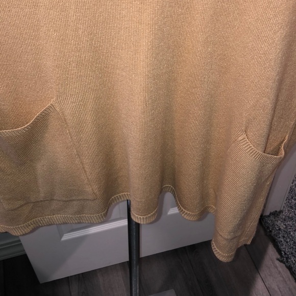 NWTSweater camel color sweater. 2 pockets on front - Picture 2 of 6
